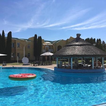 שיופוק Mediterran Apartman With Pool מראה חיצוני תמונה