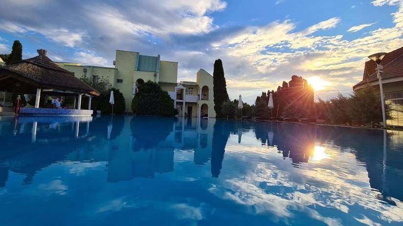 שיופוק Mediterran Apartman With Pool מראה חיצוני תמונה