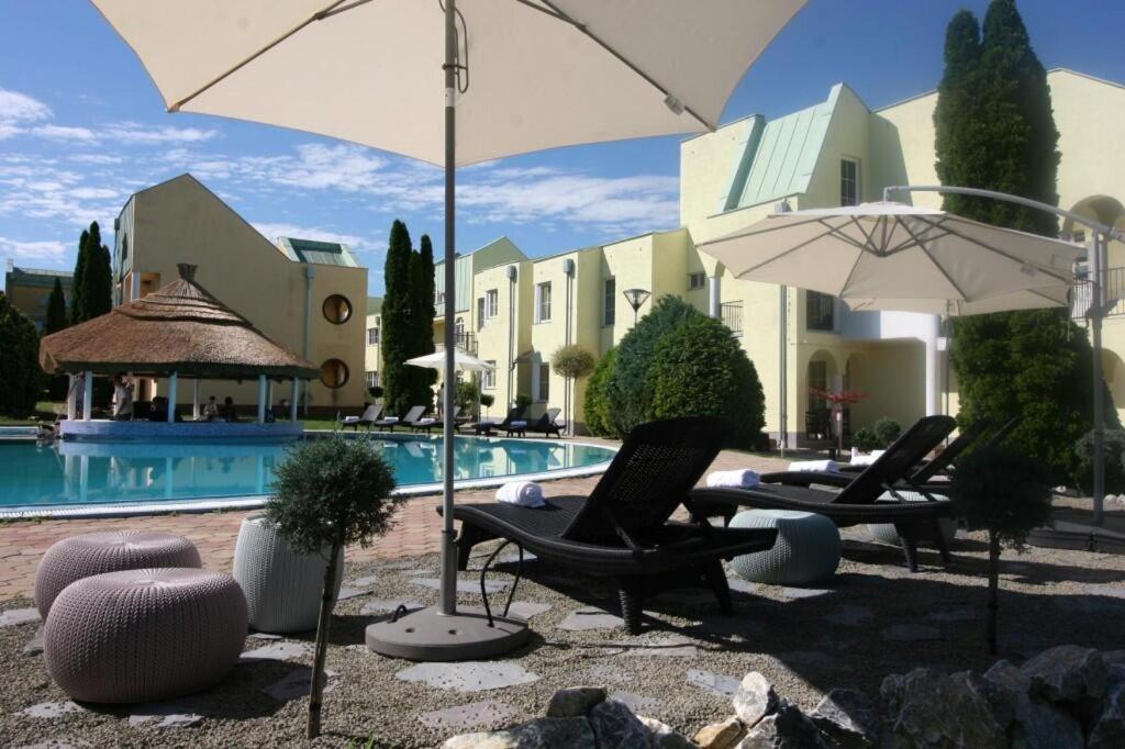 שיופוק Mediterran Apartman With Pool מראה חיצוני תמונה