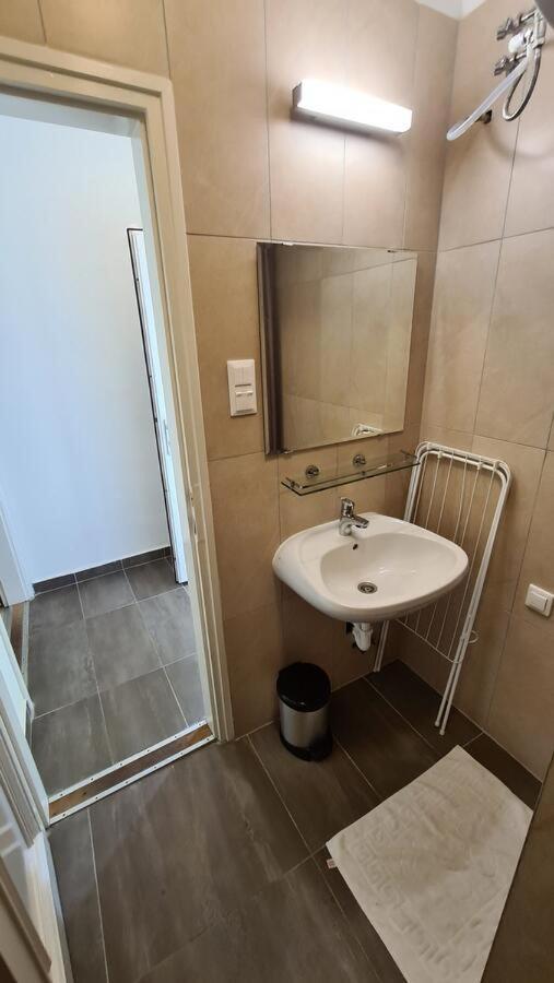 שיופוק Mediterran Apartman With Pool מראה חיצוני תמונה
