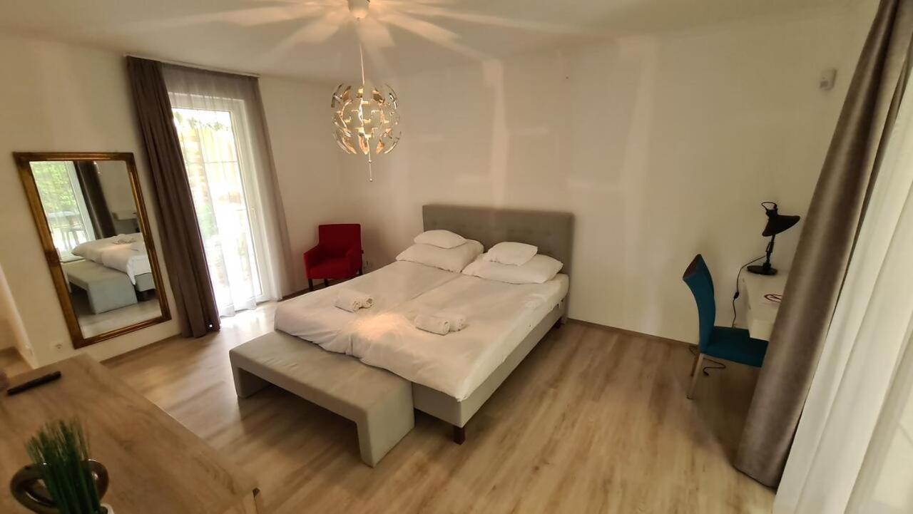 שיופוק Mediterran Apartman With Pool מראה חיצוני תמונה
