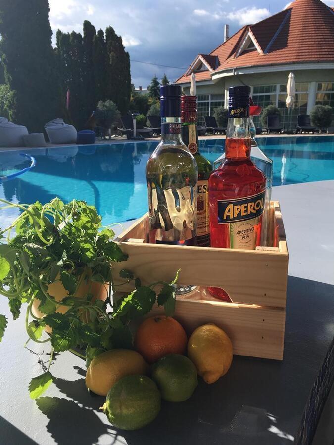 שיופוק Mediterran Apartman With Pool מראה חיצוני תמונה
