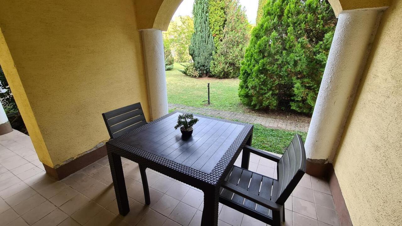 שיופוק Mediterran Apartman With Pool מראה חיצוני תמונה