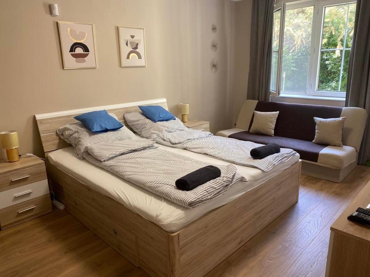 שיופוק Mediterran Apartman With Pool מראה חיצוני תמונה