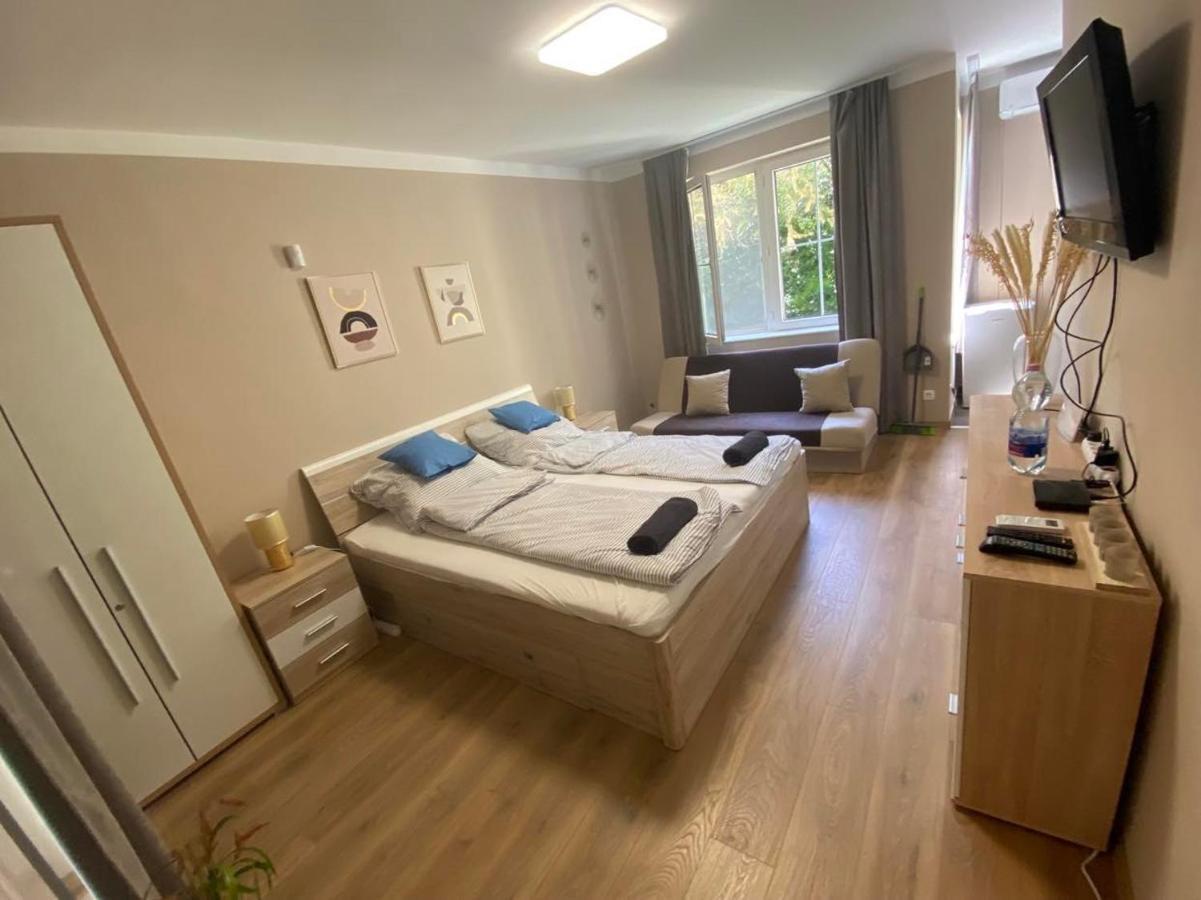 שיופוק Mediterran Apartman With Pool מראה חיצוני תמונה